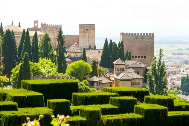 Granada: Alhambra & Gardens Tour w/Nasrid Palaces Option - Time, pace, and why 2–3 hours can feel like a lot