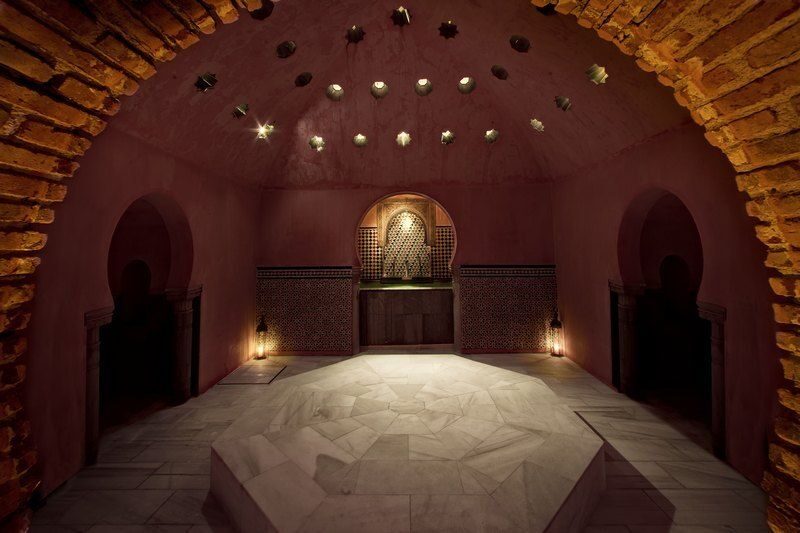 Granada: Alhambra Guided Tour and Arabian Bath and Massage - Key Points