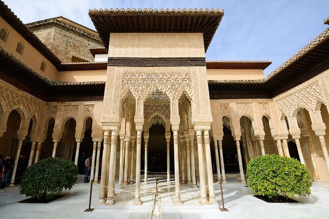 Granada: Alhambra Guided Tour including Nasrid Palaces - Who Is This Tour Best For?
