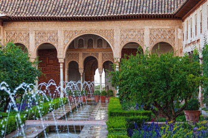 Granada: Alhambra Guided Tour including Nasrid Palaces - Stop 2: Generalife Gardens—views and calm before the palace intensity