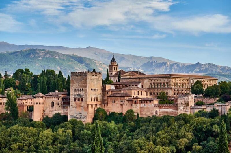 Granada: Alhambra, Nasrid Palaces & Gardens guided Tour - Who should consider this tour?