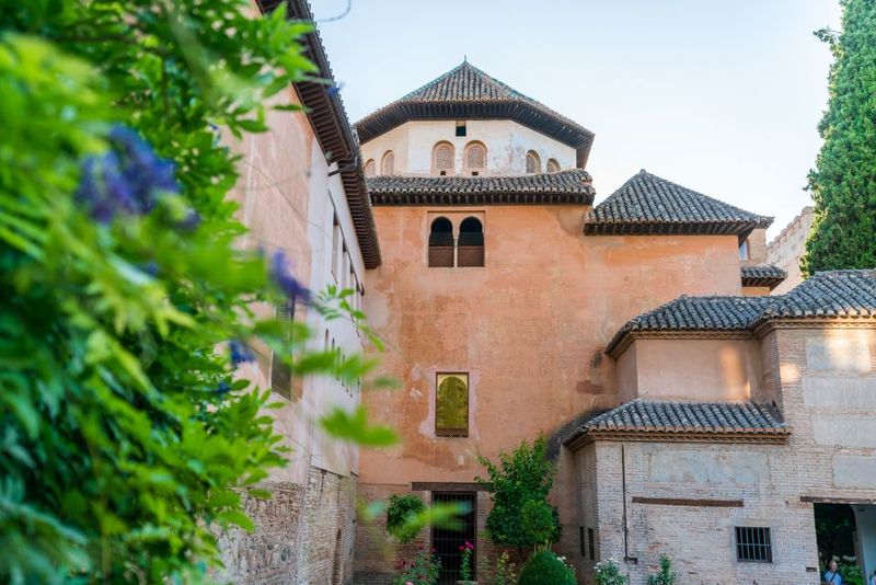Granada: Alhambra Ticket and Guided Tour with Nasrid Palaces - What to Bring (and What Might Surprise You)