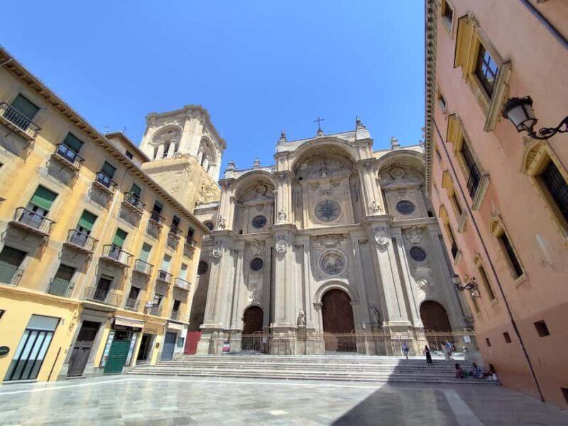 Granada: City center and Albaicin Private Tour - Key Points