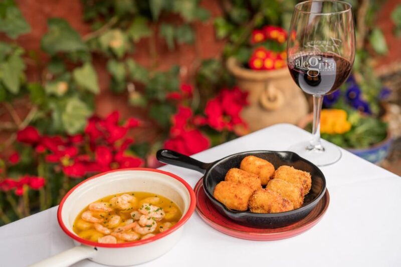 Granada: Flamenco Show with Dinner at Jardines de Zoraya - Who Should Consider This Experience?