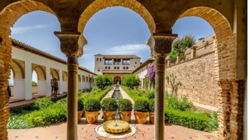 Granada: Generalife and Alcazaba Guided Tour without Tickets - Key Points