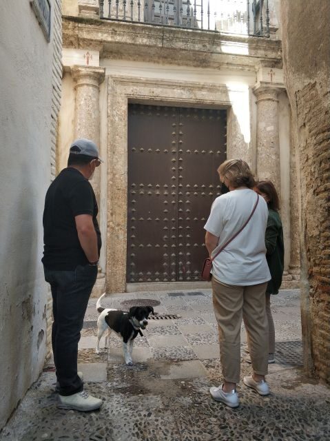 Granada: Guided Albaicín Visit with Pets - Exploring the Albaicín: What to Expect