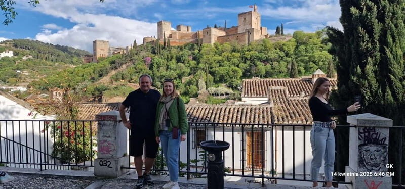 Granada: Guided City Tour with a Local Enthusiast - What’s Included and How It Works