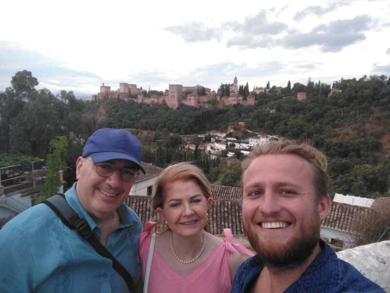 Granada: Private Walking Tour with a Local - Key Points