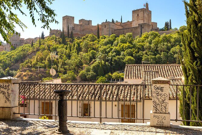 Granada Scavenger Hunt and Sights Self-Guided Tour - The Downsides to Keep in Mind