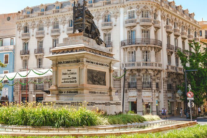 Granada Scavenger Hunt and Sights Self-Guided Tour - The Sum Up