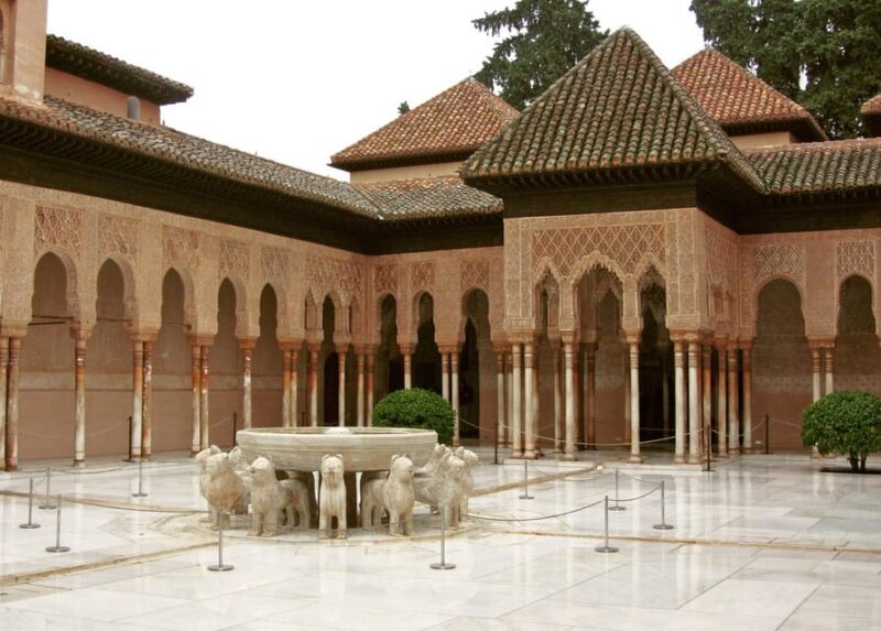 Granada: Tour of Alhambra, Generalife, and Nasrid Palaces - Getting to Know the Alhambra Tour