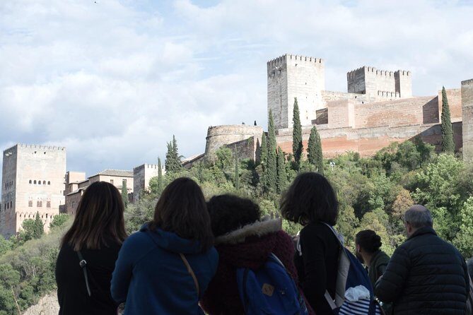 Granada's Hidden Treasures: Albayzin and Sacromonte Walking Tour - The Guide and the Experience