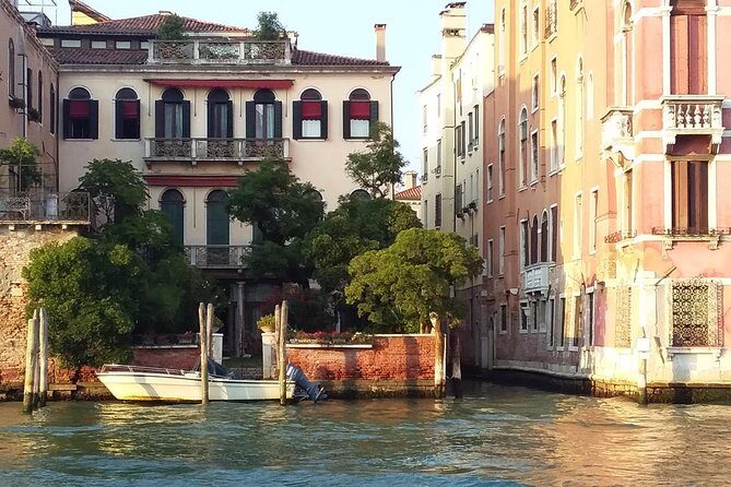 Grand Canal boat tour and Murano glass experience with Hotel pick up - An In-Depth Look at the Tour Experience