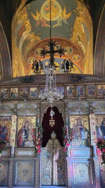 GreekAmerican guide Themistoklis to tour beautiful Santorini - Authentic Insights from Reviewers