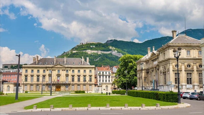 Grenoble: 2-hour Best Intro Walking Tour with a Local - Pricing and Value