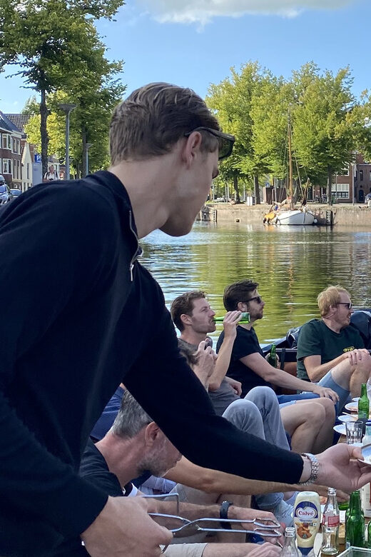 Groningen: City canal cruise (with unlimited drinks) - Key Points