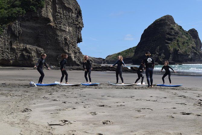 Group Lesson at Piha Beach, Auckland - Key Points