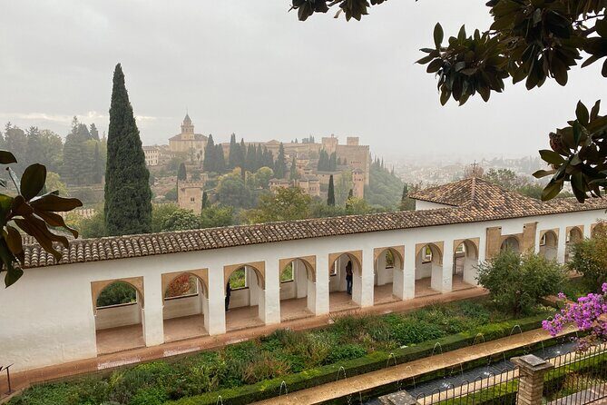 Group visit to the Alhambra and Generalife (tickets included) - Practical Considerations