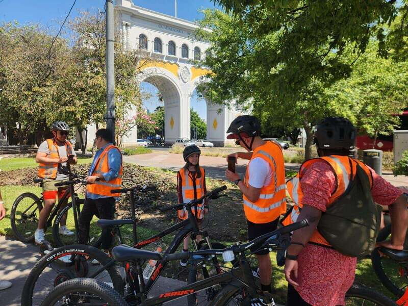 Guadalajara: Bicycle tour of the city visiting places of interest. - Introduction to the Tour
