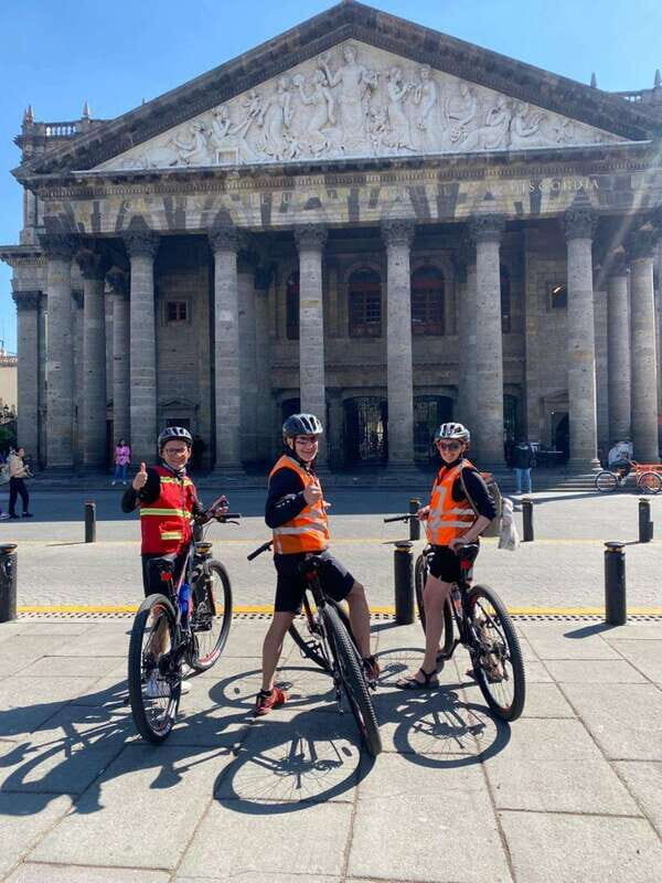 Guadalajara: Bicycle tour of the city visiting places of interest. - FAQ