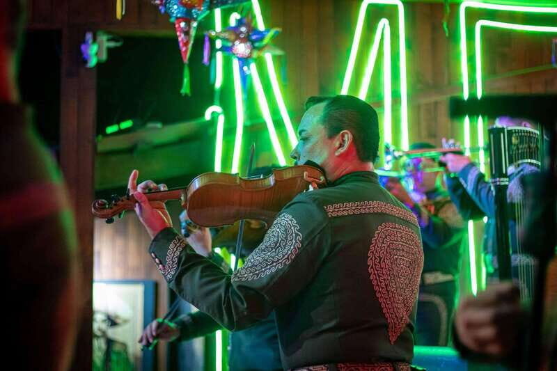 Guadalajara: Guided Tlaquepaque Night Tour with Hotel Pickup - Key Points