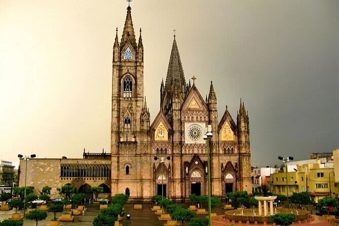 Guadalajara Highlights Custom Walking Tour With A Guide - Key Points