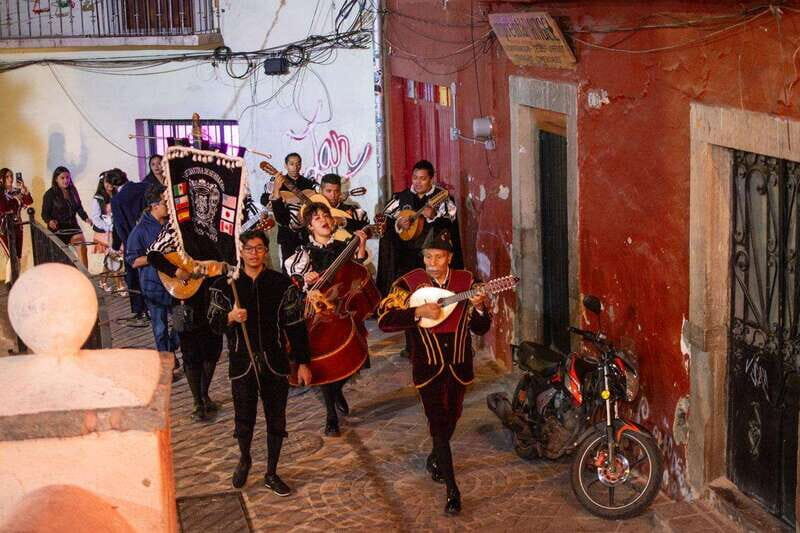 Guanajuato: Night Walk with the Estudiantina - Is It Worth the Price?