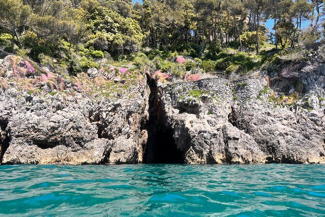 Guided Boat Tour of the Gulf of Poets - Key Points