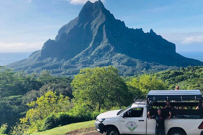 Guided Excursion in 4x4 in Moorea between Land and Sea - A Deep Dive into the Moorea 4x4 Experience