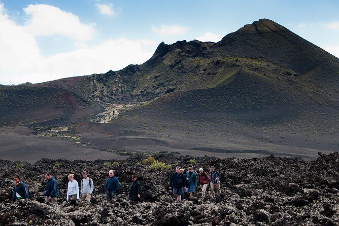 Guided hiking in the Natural Park of Los Volcanes. - Exploring Lanzarote’s Volcanic Wonders: A Practical Guide to the Guided Hike in Los Volcanes