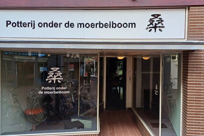 Guided Pottery Workshop on a Turntable in Choorstraat - Key Points