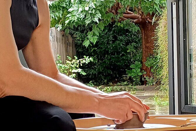 Guided Pottery Workshop on a Turntable in Choorstraat - Authentic Voices and Real Experiences