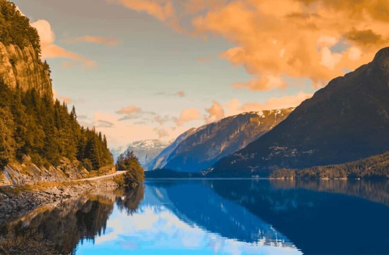 Guided tour: Hardangerfjord, Waterfalls and Ferry crossing - A Deep Dive into the Hardangerfjord Tour Experience