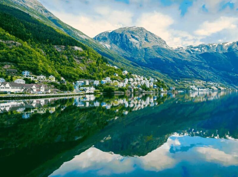 Guided tour: Hardangerfjord, Waterfalls and Ferry crossing - Considerations and Downsides
