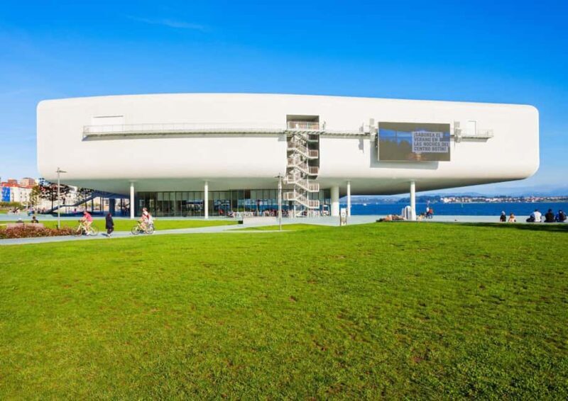 Guided tour in English through the heart of Santander - The Downsides