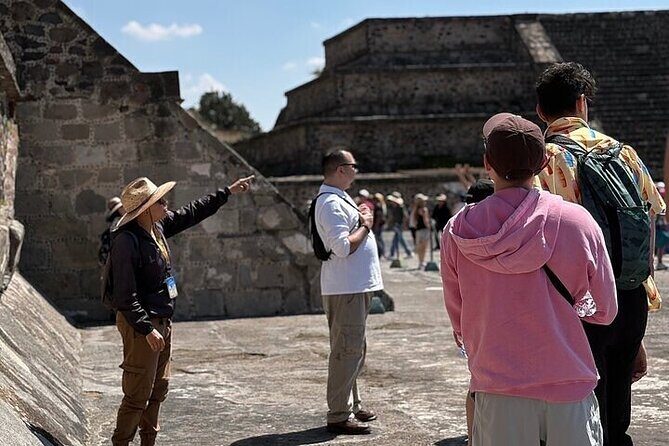Guided Tour in Teotihuacan with Cave Breakfast and Transportation - The Workshops and Final Stops: Chocolate and Tasting