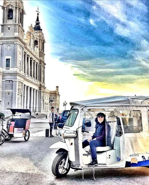 Guided Tour in Tuk Tuk around Madrid - Key Points