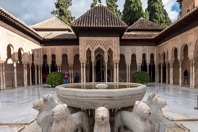 Guided tour of Alhambra and Generalife with Nasrid Palaces - What to Expect from the Tour