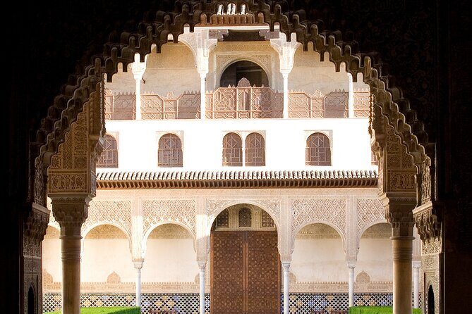 Guided tour of La Alhambra with tickets included - FAQ