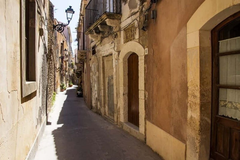 Guided tour of Ortigia with Fish Street Food at the market - Discovering Ortigia: What This Tour Offers