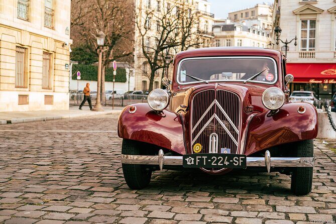 Guided tour of Paris in Citroën Traction Avant or DS 21 - The Car and the Atmosphere