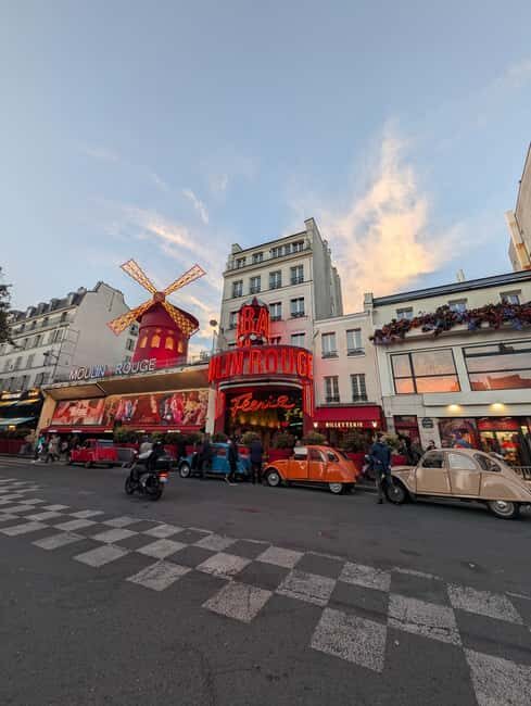Guided tour of Paris' most famous monuments in a vintage car! - An Introduction to the Vintage Paris Tour