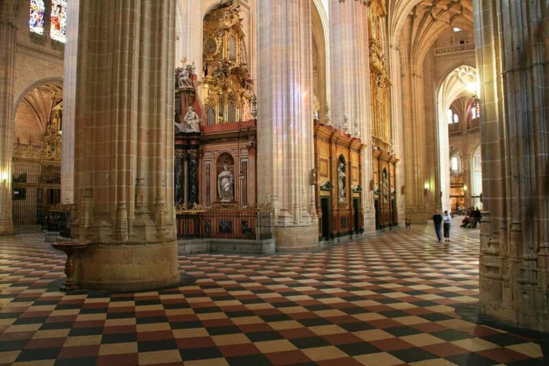 Guided tour of Segovia in Spanish: Cathedral and Alcázar - Who Would Enjoy This Tour?