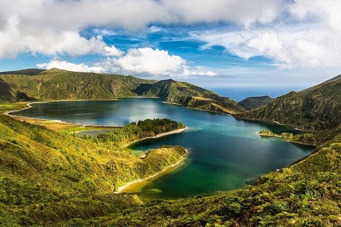 Guided tour of Sete Cidades & Lagoa do Fogo, lunch included - Pineapple Greenhouses and Pico Carvão Viewpoint