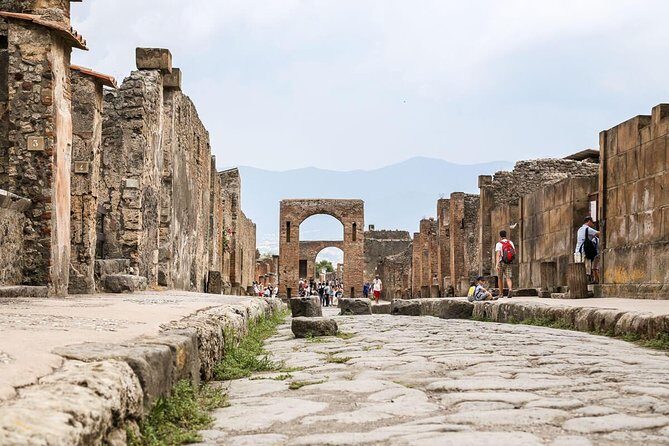 guided tour of the archaeological excavations of Pompeii - The Sum Up