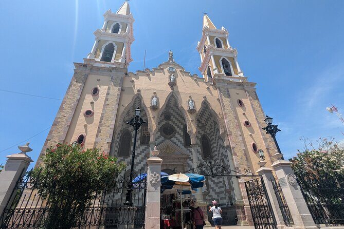 Guided tour of the cathedral and its surroundings - A Closer Look at the Tour Experience