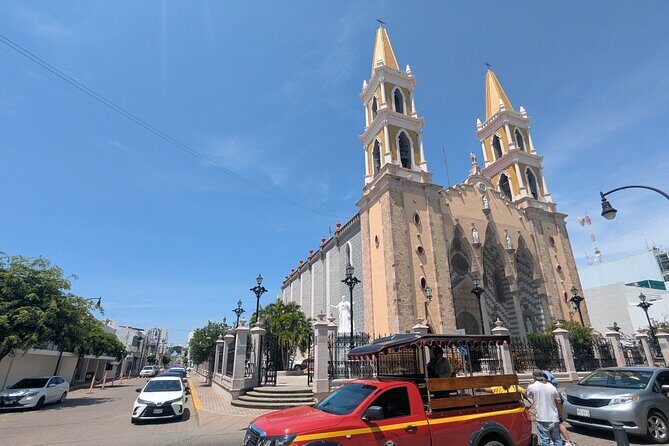 Guided tour of the cathedral and its surroundings - Authentic Voices and Realistic Expectations
