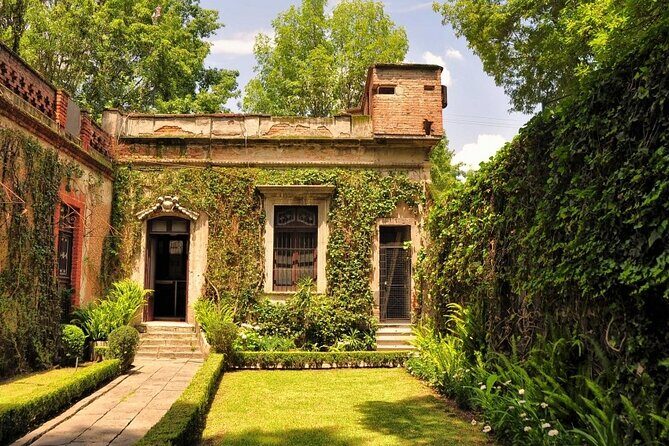 Guided tour of the Coyoacán neighborhood and the Leon Trotsky museum - What the Tour Covers: A Step-by-Step Breakdown