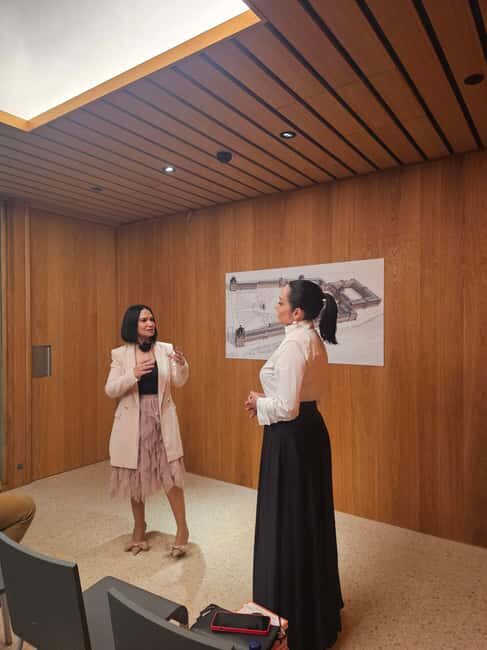 Guided tour of the Louvre Museum in Portuguese (ticket not included) - Detailed Breakdown of the Experience