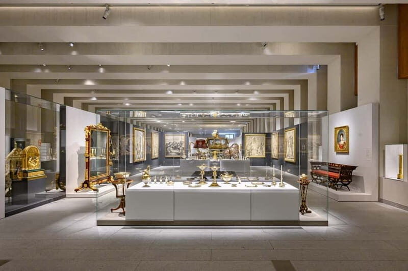 Guided Tour of The Royal Collections Gallery - An In-Depth Look at the Tour Experience